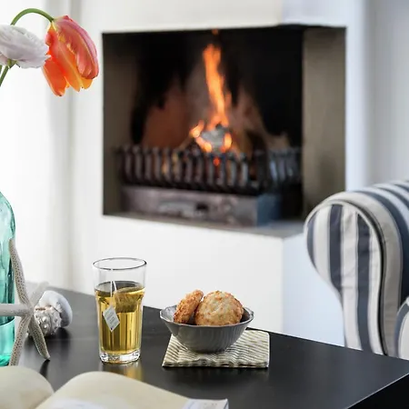 With A Fireplace At Loosdrechtse Plassen Vakantiehuis *