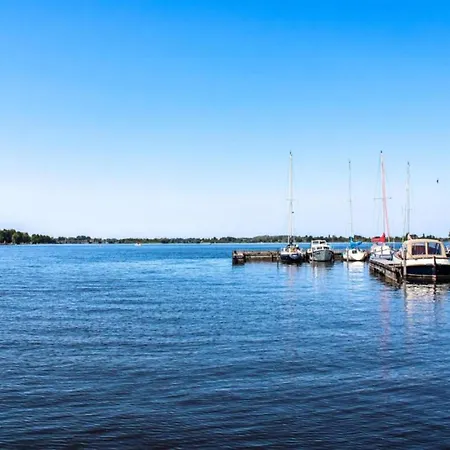 Relaxing Waterfront Holiday home *