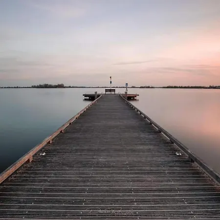 Relaxing Waterfront *
