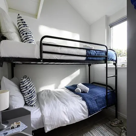 Relaxing Waterfront Holiday home Nieuw-Loosdrecht